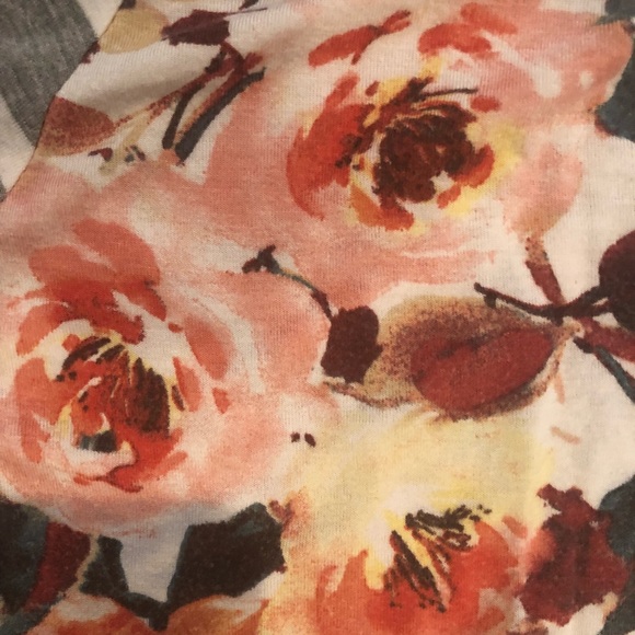 🍍First look Reglan baseball tee floral/ stripe🍍 - Picture 3 of 5